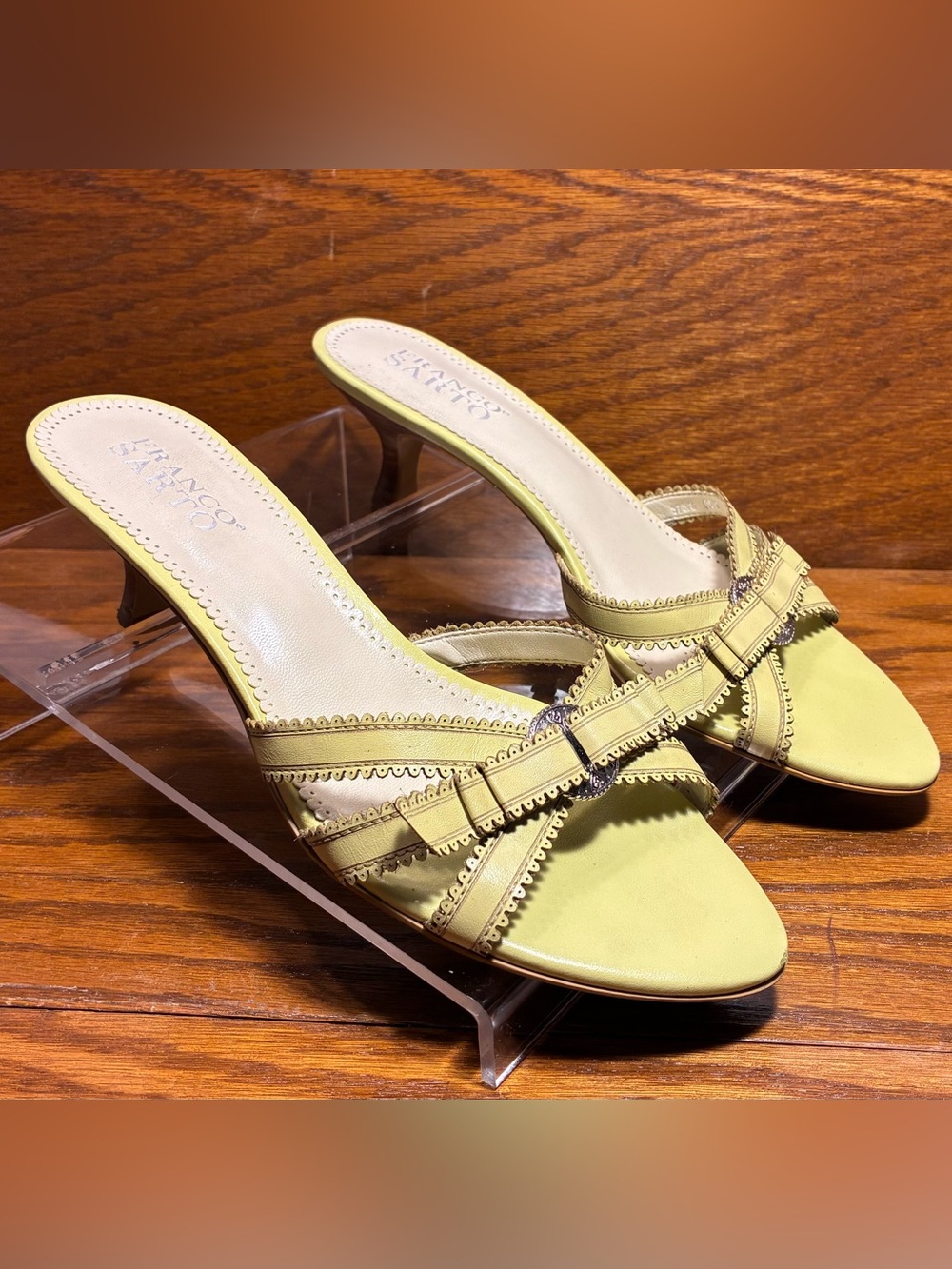 Y2K VTG Franco Sarto Picot Edge Bow Kitten Heel Sandals Chartreuse Leather 7.5